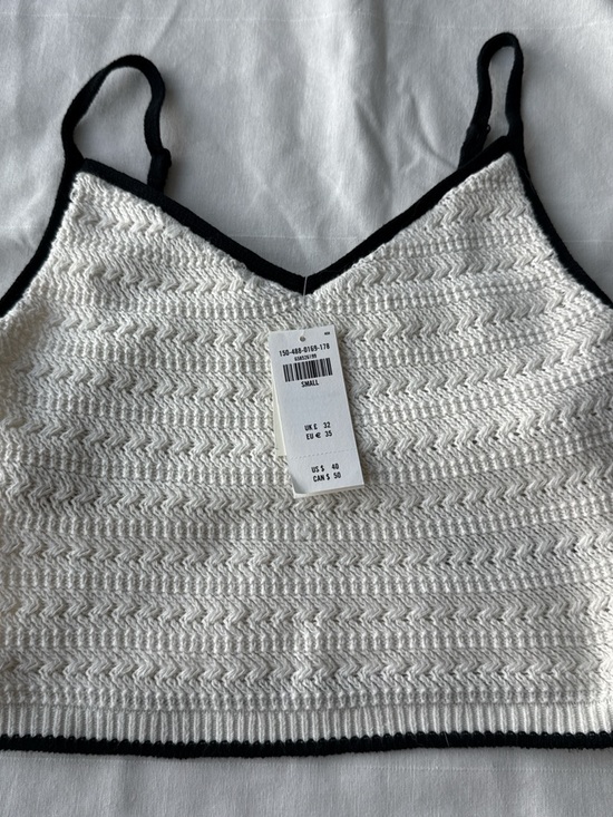 Abercrombie & Fitch Tops - Abercrombie & Fitch Cream and Black Knit Crop Top